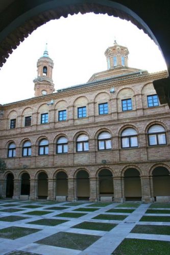 claustro-del-centro-cultural-castelruiz